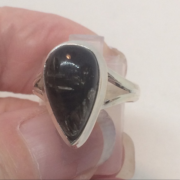 black seraphinite
